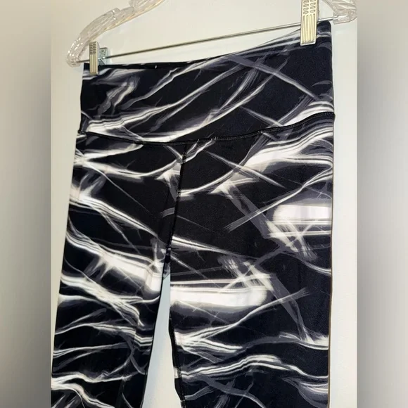 VICTORIA SPORT women’s leggings sz M ✨ - Picture 3 of 8